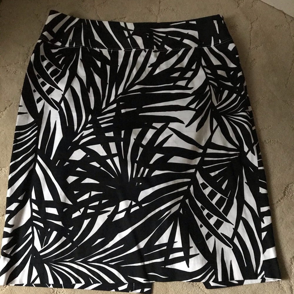 Alfani Black/White Skirt EUC